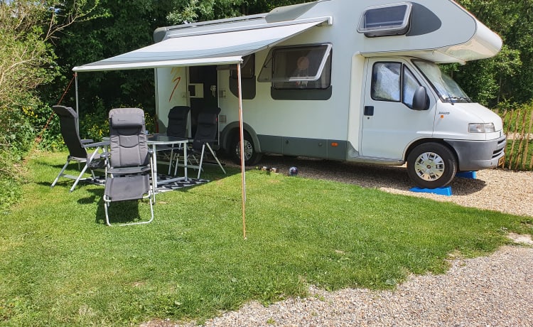 Truus ons vakantiehuus – Spacious family camper Fiat Ducato