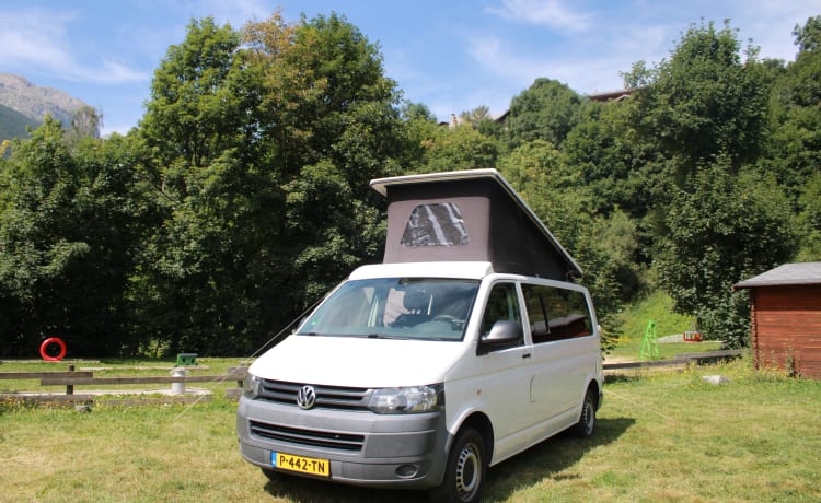 4-person Volkswagen with pop-up roof and long wheelbase for extra space