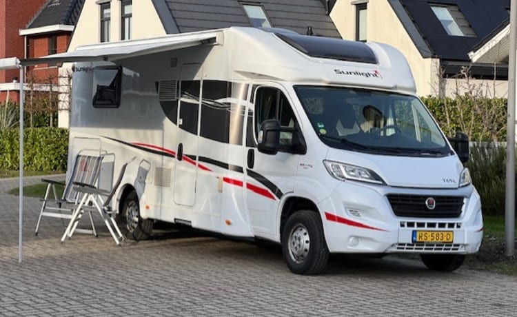 Luxe camper 4p Sunlight semi-integraal uit 2017