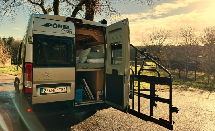 Ohmybuscamper! – Magnifique camping-car Pössl avec porte-vélos pour vélos électriques