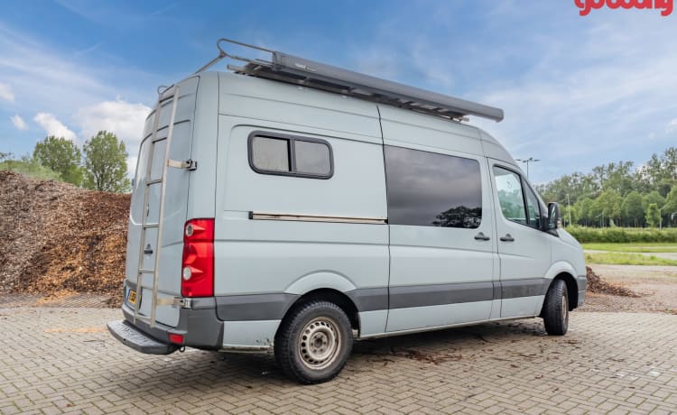 Keesie – Volkswagen Crafter Off-Grid Buscamper met Dakterras