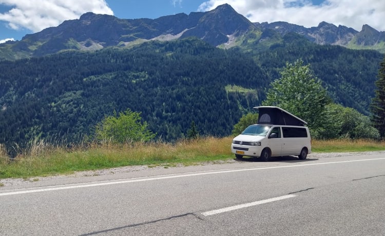 Gezellige 4p Volkswagen camper met nieuw interieur 