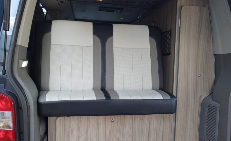 Pearly – Volkswagen Transporter T4 mit 4 Schlafplätzen