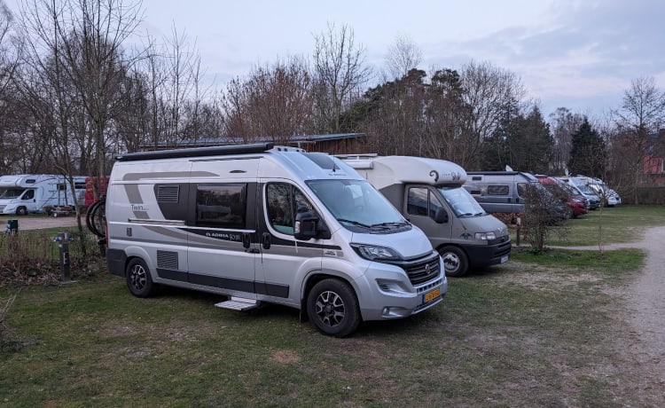 3p Adria Mobil bus uit 2016 perfect voor lange en korte reizen