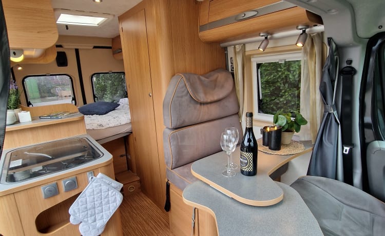 OFF-GRID – Very nice and fully equipped bus camper!