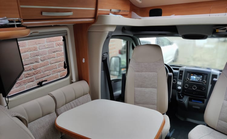 HYMER ML-T 580 Mercedes-Benz AUTOMAAT 164 PK voor 2 personen