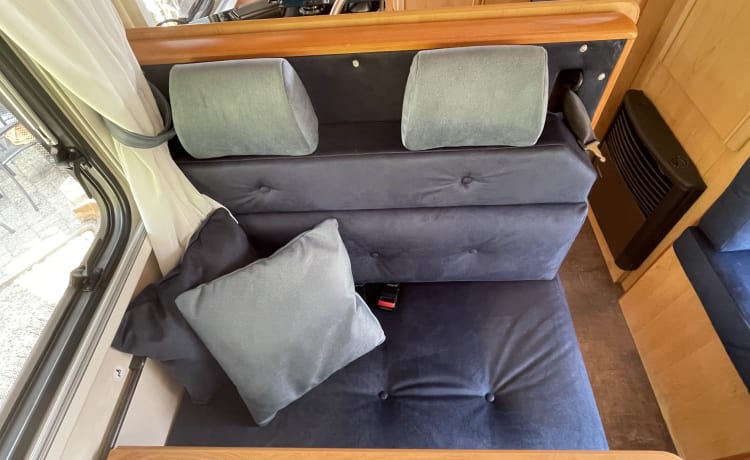 Spacious cozy 6-person family camper 2.8TDI