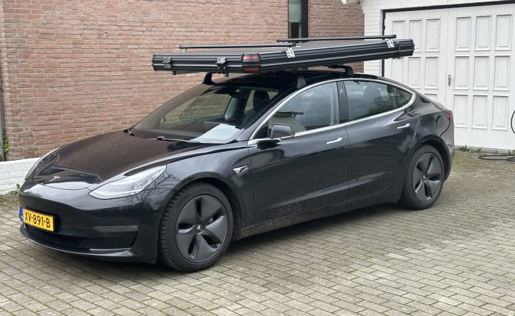 Tesla Camper – Tesla mini camper (model 3 met daktent, heerlijk reizen en vrijheid)