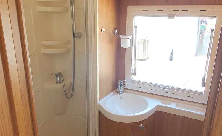 Rimor – Fly Portugal Luxury Camper, air conditioning, 6 gears.