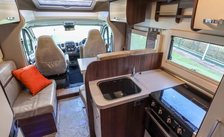 The memory maker  – Stylish 4 berth Benimar Mileo, free WiFi, flexible pick ups/drop offs