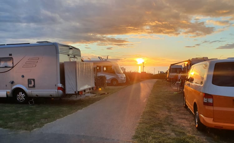 Peugot Boxer – Camping-car à empattement long 2 couchettes avec douche, toilettes et TV