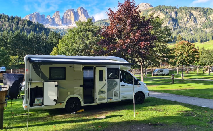 Nieuwe/gezellige volledig uitgeruste camper met ruime living