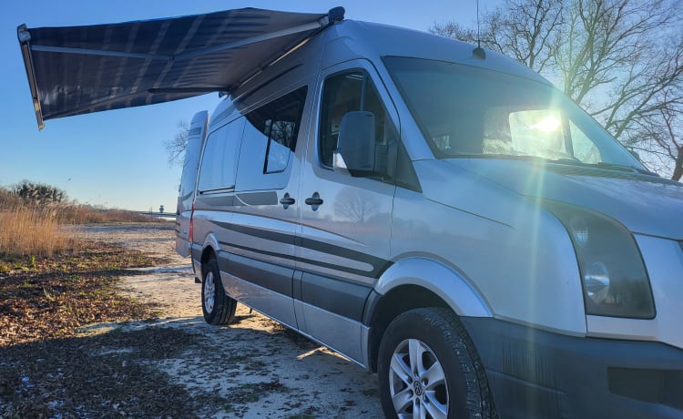 Craftcamp – 2p VW Crafter buscamper (2007), airco + nieuw interieur!