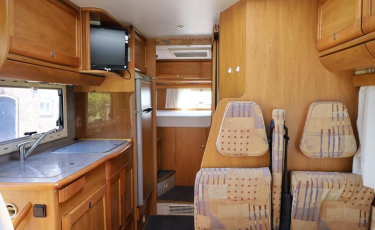 MyRapidoHome – Camping-car intégral Rapido spacieux pour 4 personnes