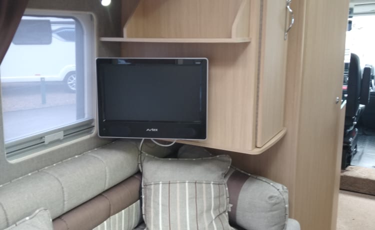 Roxie – Schitterende 2 persoons Peugeot Warwick Duo camper met alle luxe