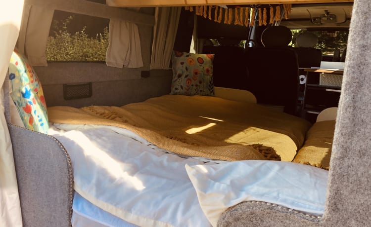 Sybil – 5 Berth Family Van Ready for Adventure