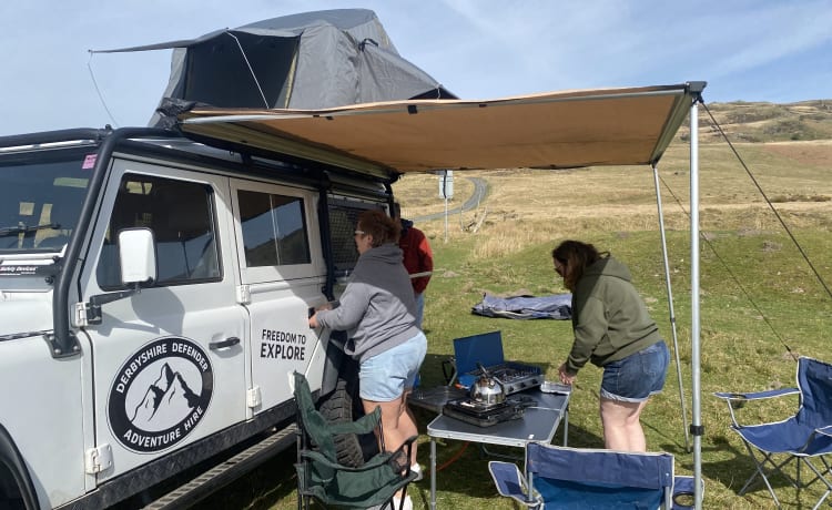 Doris – Land Rover Defender mit 2 Schlafplätzen