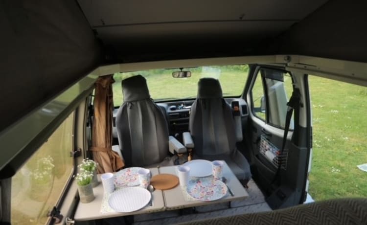 Lars – Camping-car compact et confortable pour 4 personnes (bien entretenu)