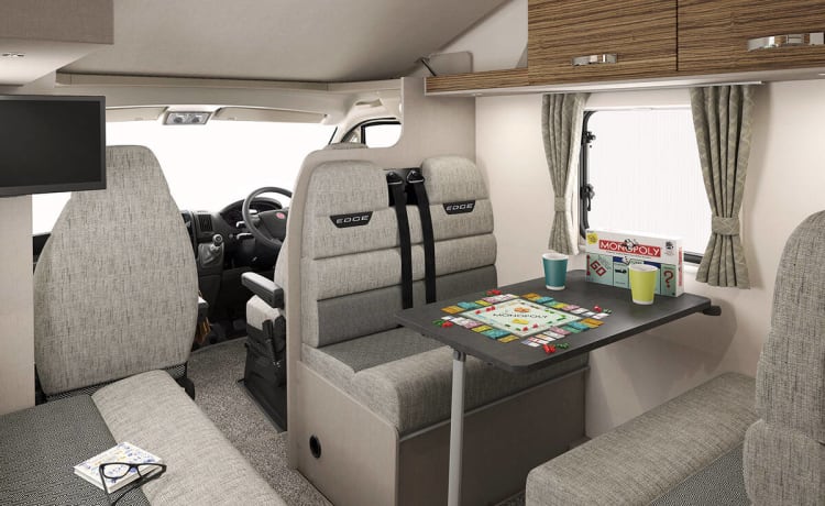 2-5 berth Swift – Fiat mansardata con 5 posti letto dal 2021