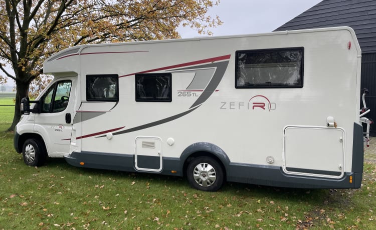 Roller Team 4 person spacious and luxurious camper