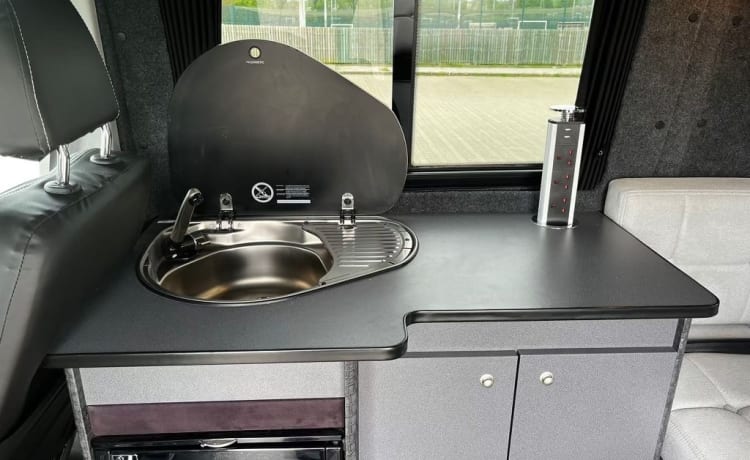 SM 4 Berth Camper – 4 berth Volkswagen campervan from 2019