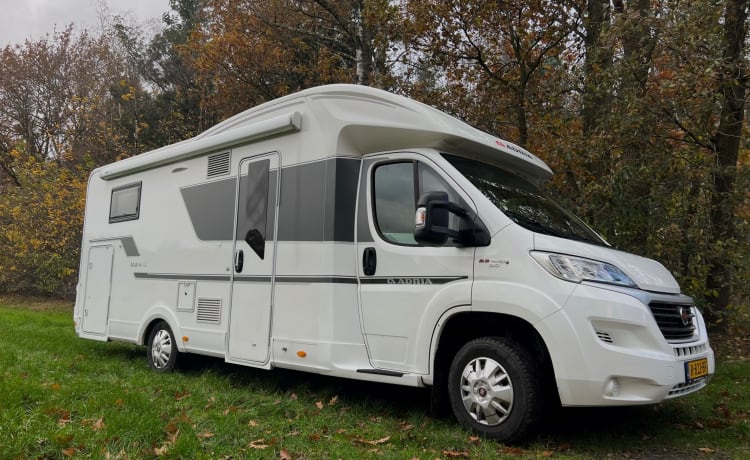 Luxe confortable 5p Adria, camping-car familial avec lits longs