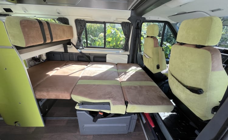 Beautiful Ford Transit Nugget with high roof, lots of space in a compact bus!