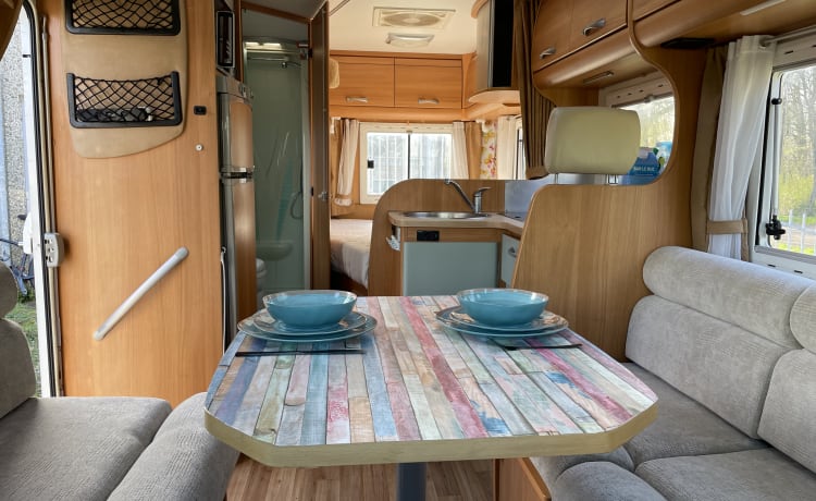 2p Chausson semi-integrated uit 2007