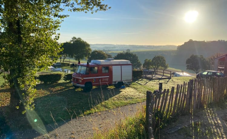 Leonardus – Leonardus 'Feuerwehrcamper' Mercedes 4-p