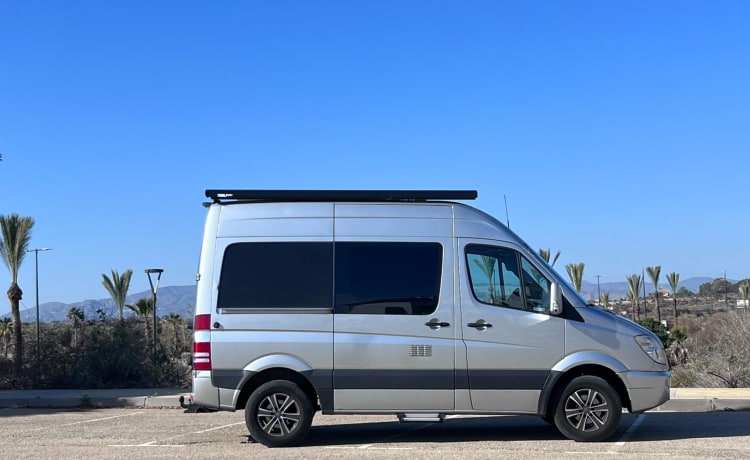 Dora – Campervan Valencia NL