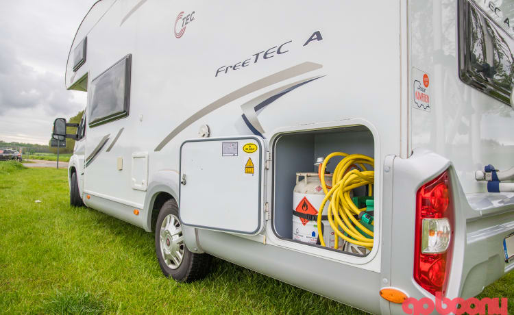 Camping-car alcôve entièrement meublé