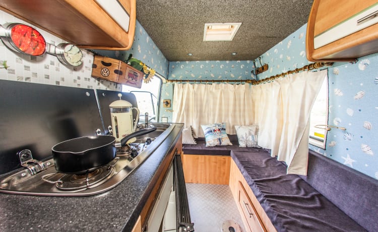 Maureen – Superbe hors réseau - Retro Camper auto-construit