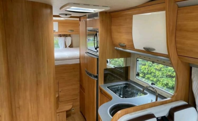 Adriaatje – 6p Adria alcove camper from 2008 The ideal family camper