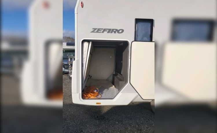 Zefiro 675  – 2022 Roller Team Zefiro 675 Automatik 6 Schlafplätze + 6 Riemen