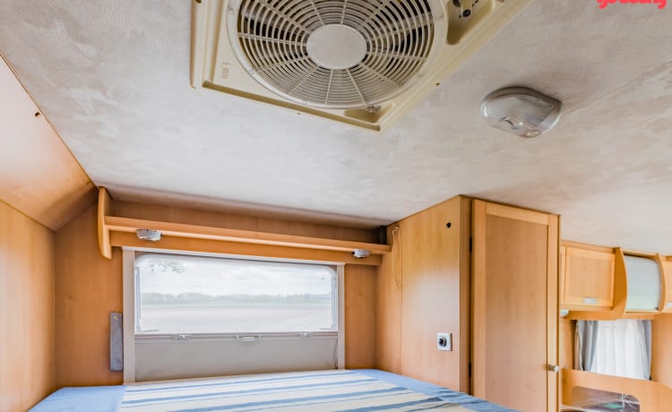 Neat 3-person camper, XXL garage, reversing camera, air conditioning