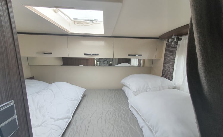 Mariette – Enjoy our luxury Benimar 442