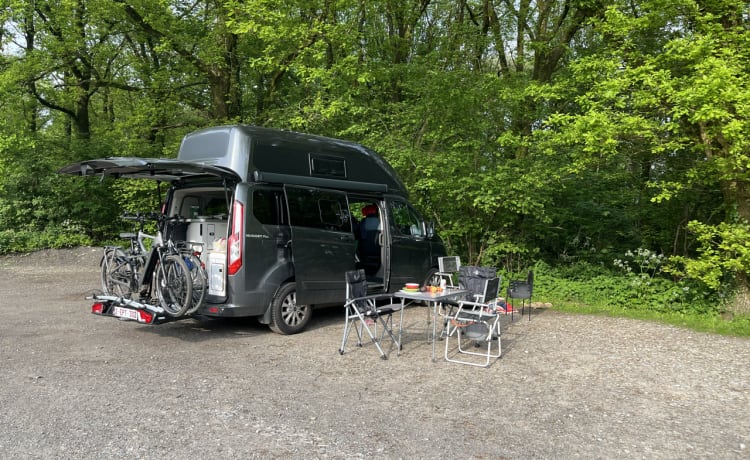 D'eropuit – Nieuwe campervan Ford Nugget Plus met hoogdak en toilet - 4 personen