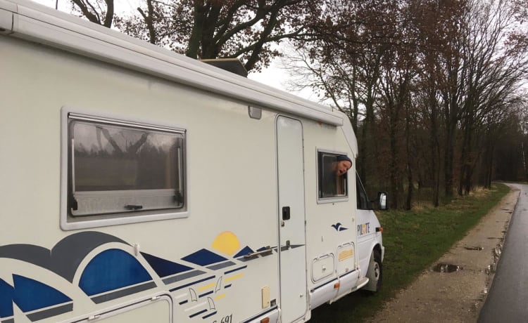 Polly – Mercedes-Benz Camper Pacific 691