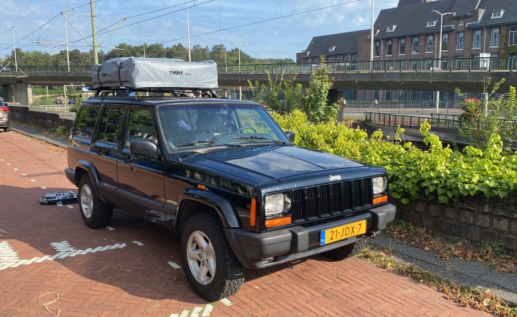 Jeep Cherokee 2.5L off grid