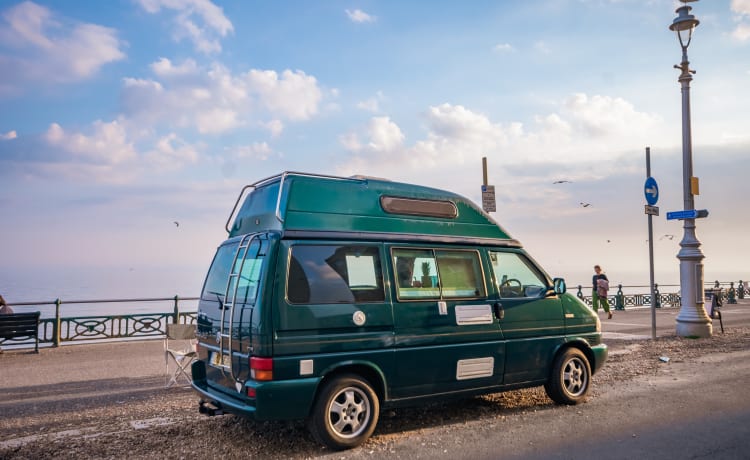 Vinny – Volkswagen T4 mit 4 Schlafplätzen