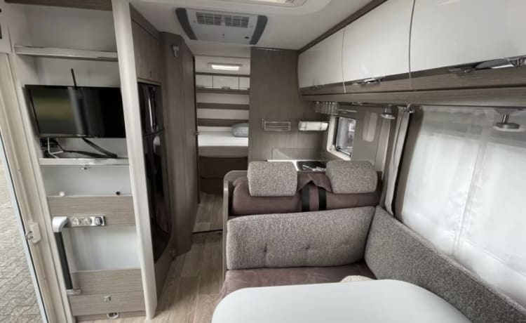 Bo – ⭐️⭐️⭐️ 2-4 person super semi-integrated camper ⭐️⭐️⭐️ 