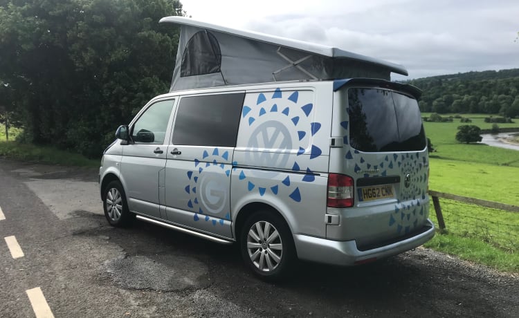 Lady Luna – VW Campervan - 4 berth with awning.