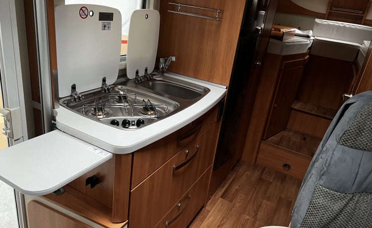 Guusje – Hymer avec lits de longueur camping-car super luxe