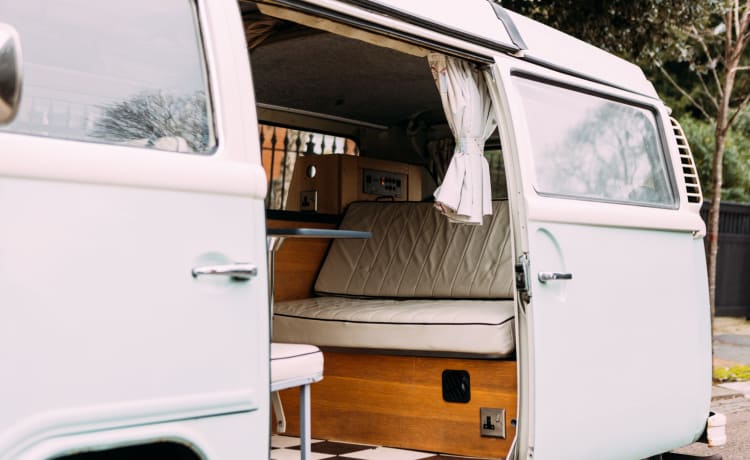 Maeve – An AUTHENTIC classic 1973 VW campervan