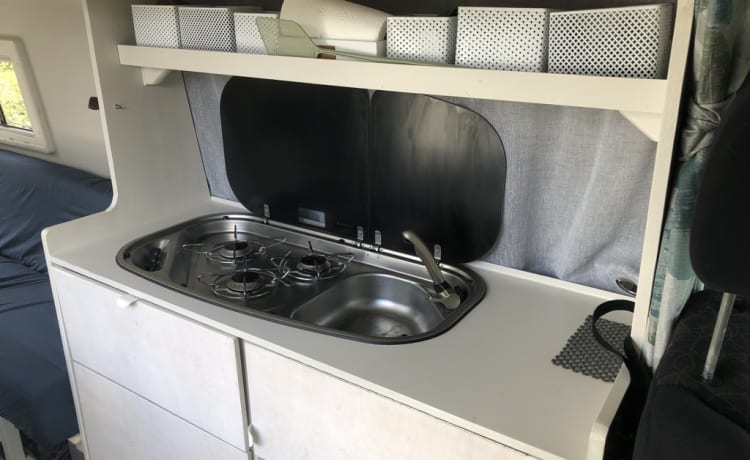 Voor levensgenieters – Camper autobus Mercedes. Completamente equipaggiato.