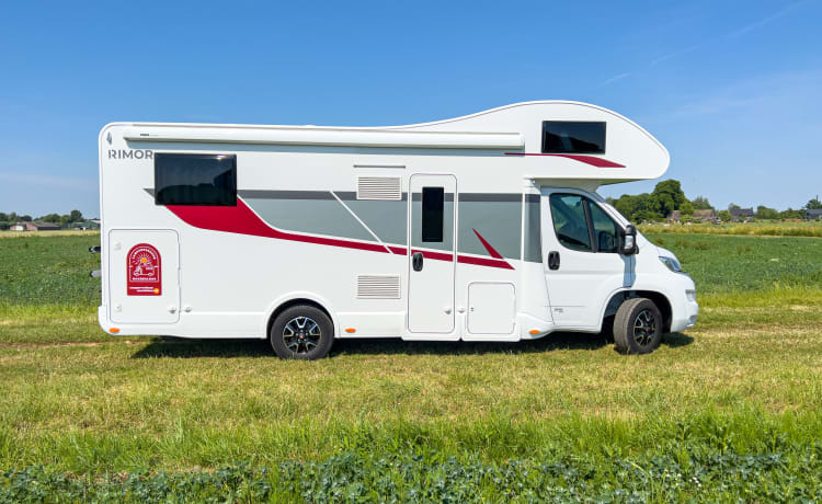 Super Camper mit 5 Festbetten! 2023