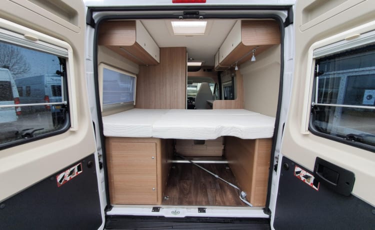 De camperbus  – Nieuwe, luxe, compleet uitgeruste camper met zonnepaneel