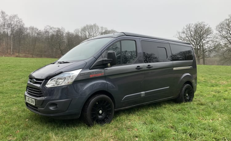 MintX Camper – Ford Campervan mit 4 Schlafplätzen