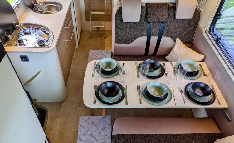 Rimor Evo5 – Gloednieuwe luxe camper met 6 slaapplaatsen