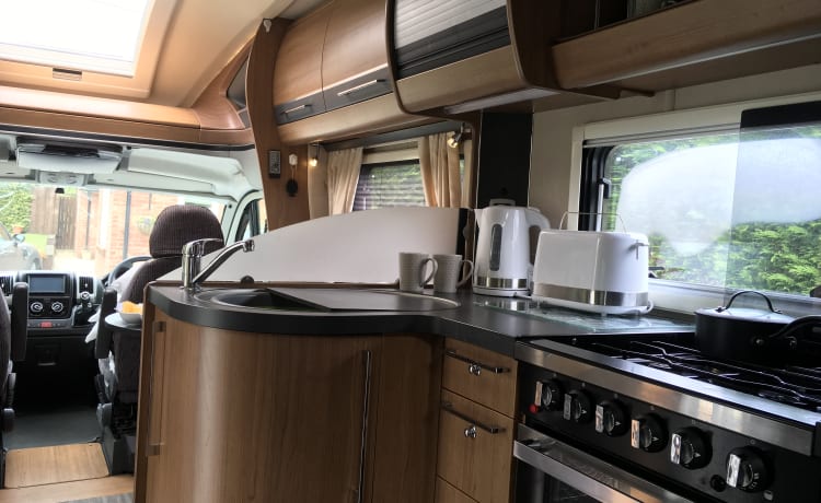 Luxe Autotrail Dakota